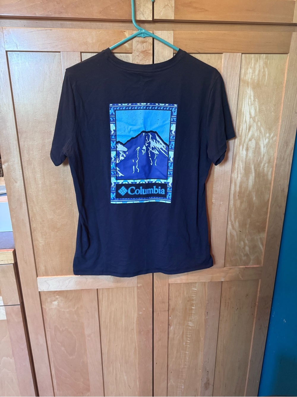 Columbia navy blue Tee with Blue Mountain Graphic